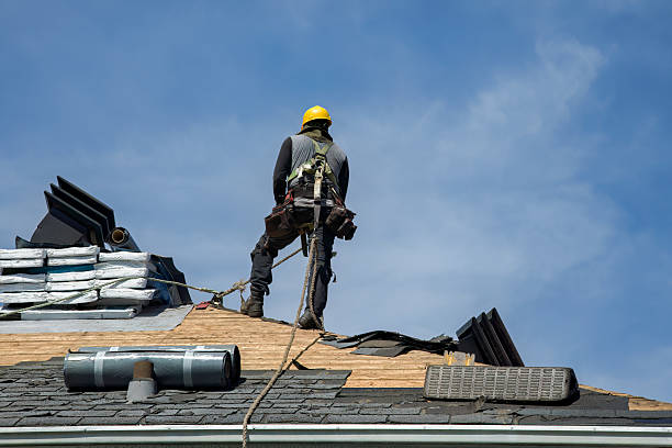 Professional Gutter Installation technician working in Bloomingburg, OH